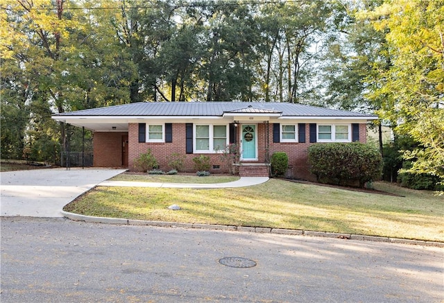 ranch-style home featuring a front lawn and a carport