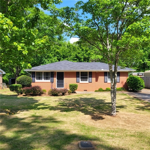 ranch-style house featuring brick siding and a front lawn