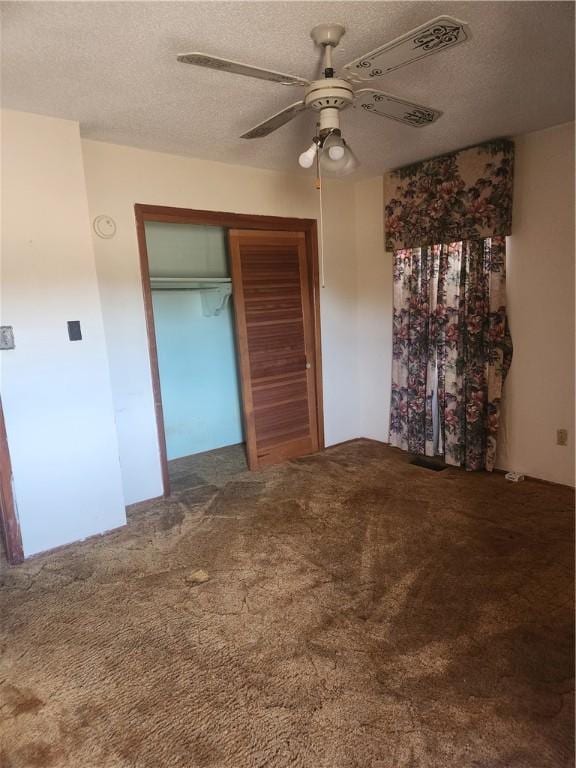 unfurnished bedroom featuring carpet floors, a closet, a ceiling fan, and a textured ceiling