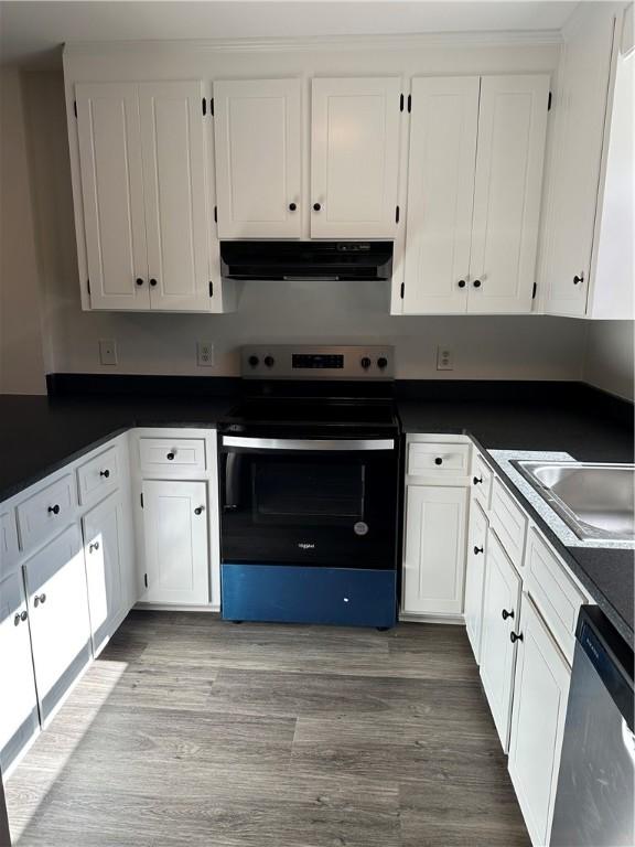 kitchen featuring white cabinetry, light hardwood / wood-style flooring, stainless steel appliances, and sink