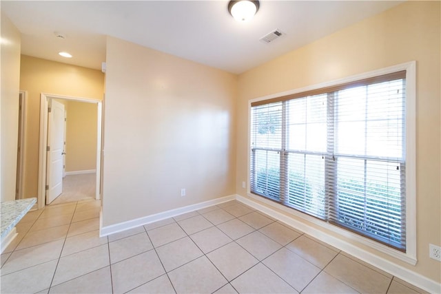 spare room featuring light tile patterned flooring