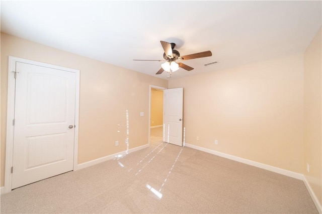 carpeted empty room featuring ceiling fan