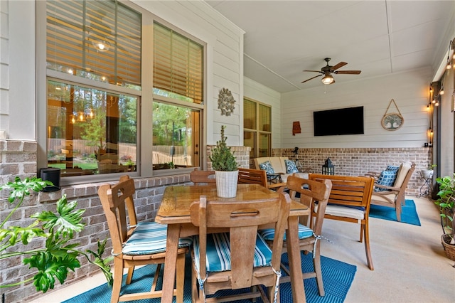 sunroom with a ceiling fan