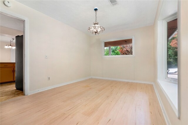 158 Alice Cir, Auburn, AL 36830 - unfurnished room with a chandelier, light wood finished floors, and a smoke detector