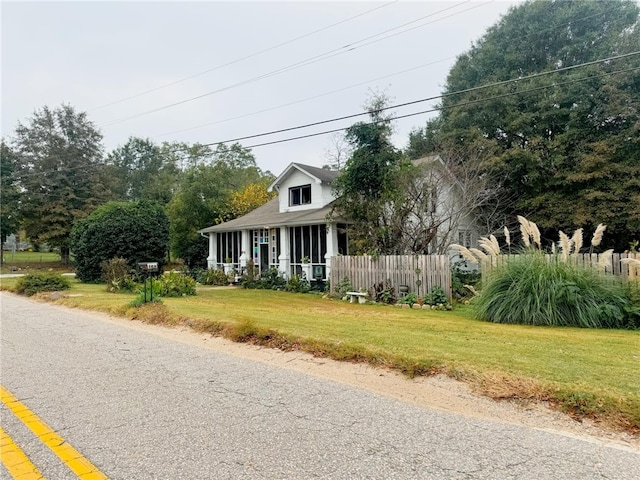 view of front of home featuring a front lawn