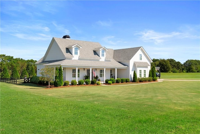 view of front facade with a front lawn