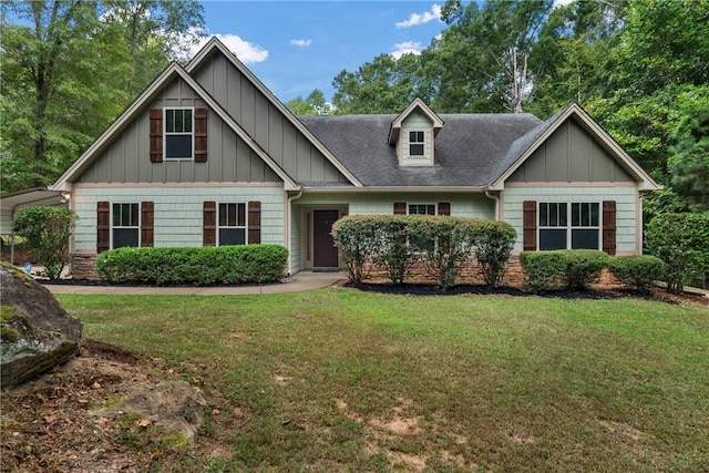 craftsman-style home featuring a front lawn