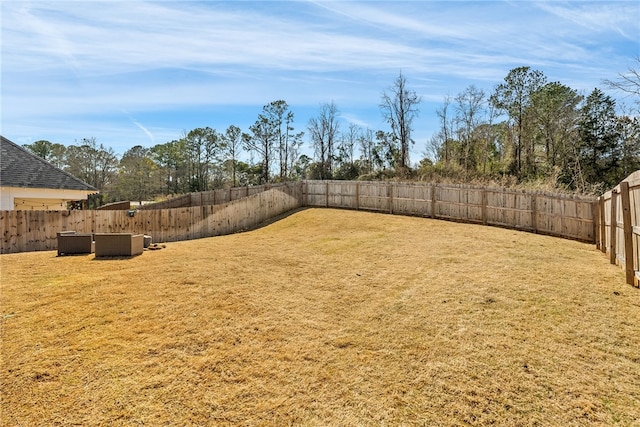 view of yard featuring a fenced backyard