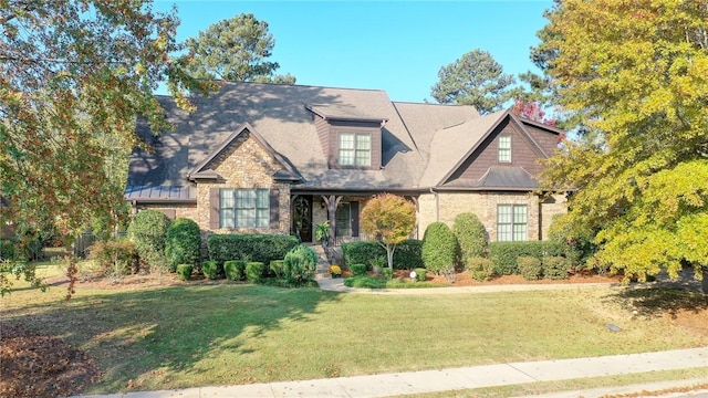 view of front of house featuring a front lawn