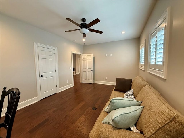 living area featuring dark wood-type flooring, ceiling fan, recessed lighting, and baseboards