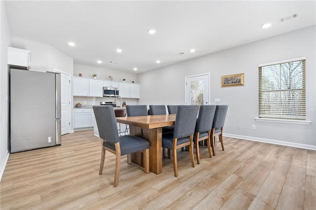 dining room featuring recessed lighting, visible vents, baseboards, and light wood finished floors