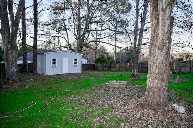 view of yard with a shed