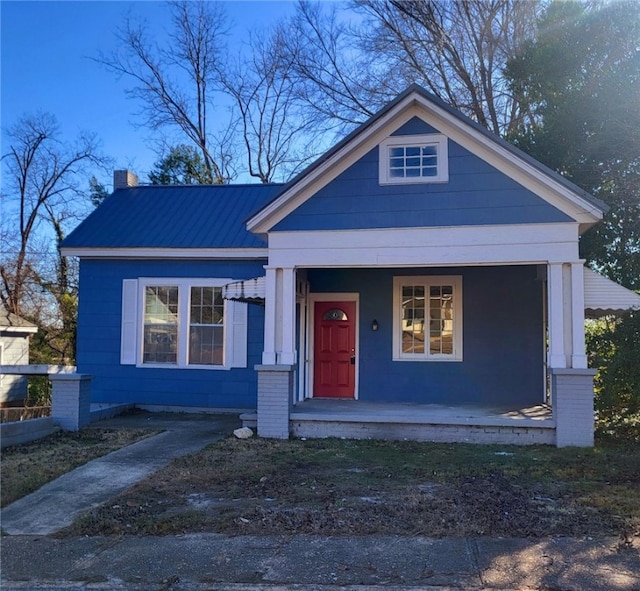 view of front of property featuring a porch