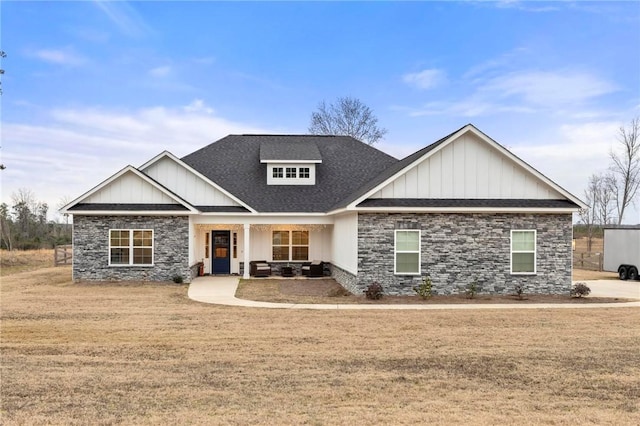 craftsman house featuring a front lawn