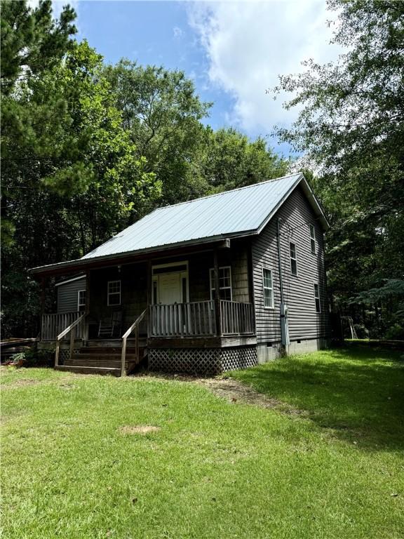 460 Waverly Rd, Auburn, AL 36832 - view of front of house featuring a porch, a front yard, a metal roof, and crawl space