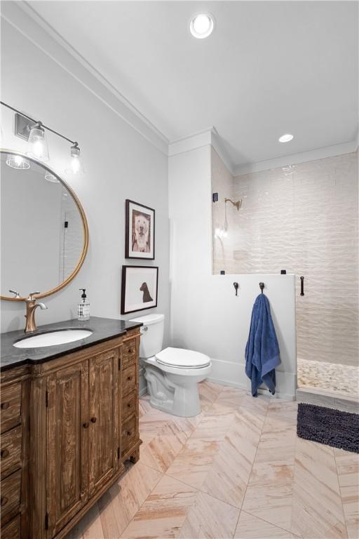 full bath featuring vanity, recessed lighting, crown molding, toilet, and tiled shower
