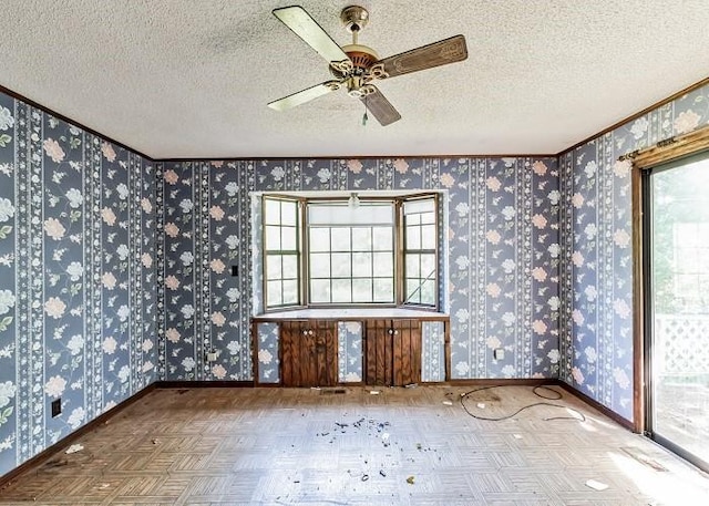 empty room featuring ceiling fan