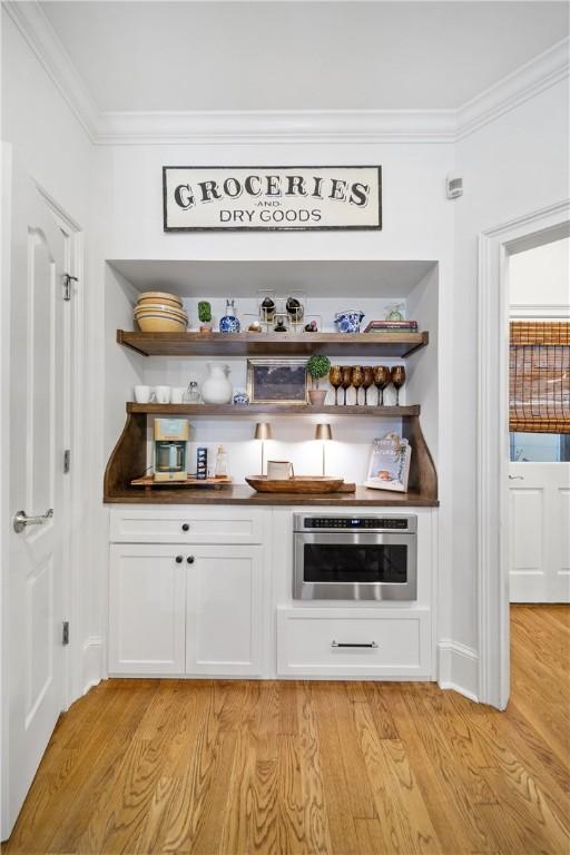 1540 Lakewood Pl, Auburn, AL 36801 - bar with crown molding, light wood-style floors, and stainless steel oven