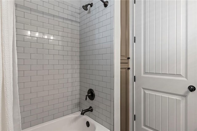 bathroom featuring shower / bath combo with shower curtain