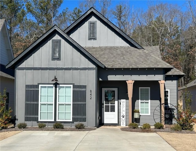 view of front of home featuring a porch