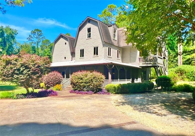 view of front facade featuring covered porch