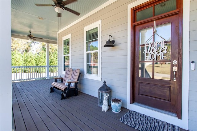 property entrance with ceiling fan and covered porch