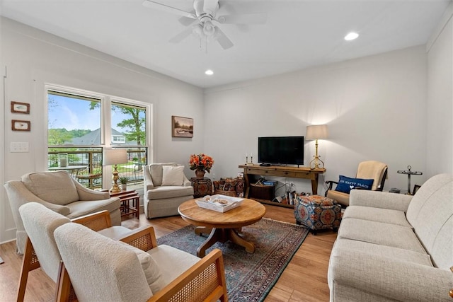 living area with recessed lighting, a ceiling fan, and light wood finished floors