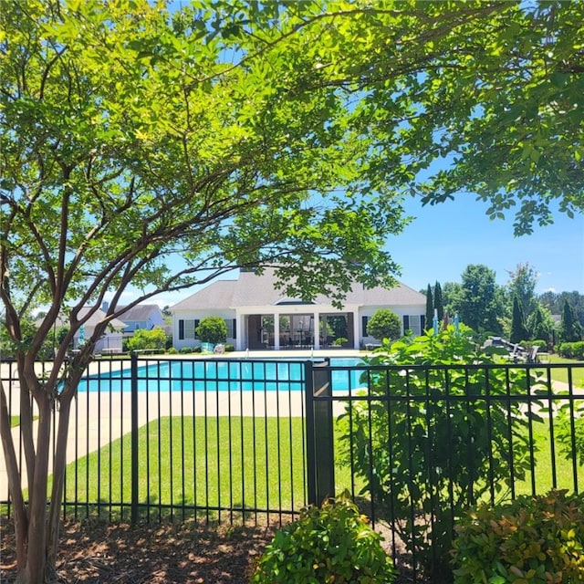 view of swimming pool