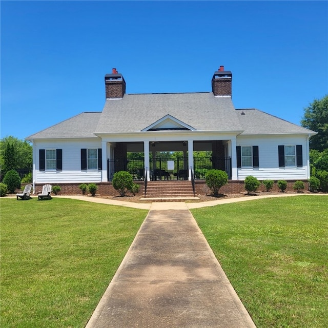 ranch-style house featuring covered porch and a front yard