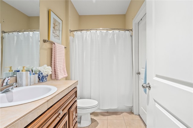 full bathroom featuring tile patterned floors, vanity, toilet, and a shower with shower curtain