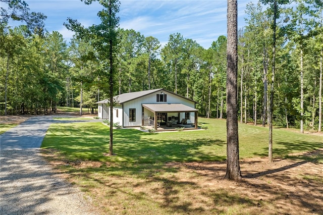 exterior space featuring a front yard