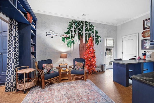 sitting room with crown molding