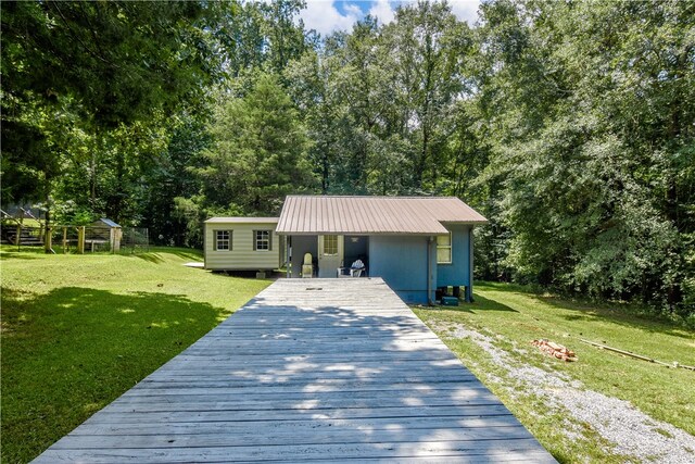 view of front of house with a front yard