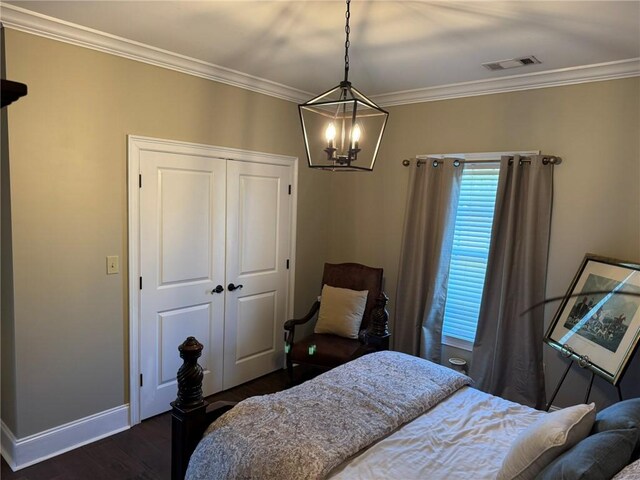6207 County Road 222, Five Points, AL 36855 - bedroom featuring ornamental molding, dark wood-type flooring, a chandelier, a closet, and baseboards
