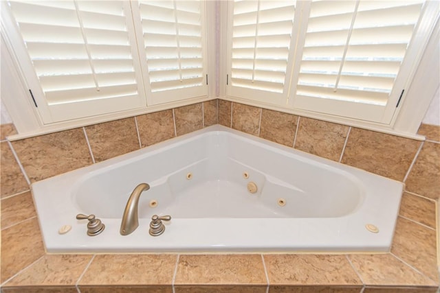 bathroom with tiled tub