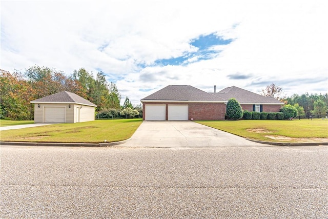 view of front of home featuring a front lawn and a garage