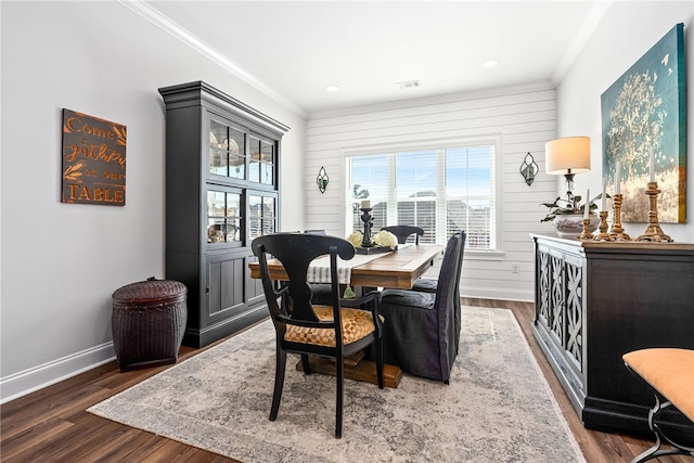 dining area with wood finished floors, baseboards, visible vents, recessed lighting, and crown molding