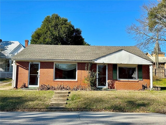 view of front of house with a front lawn