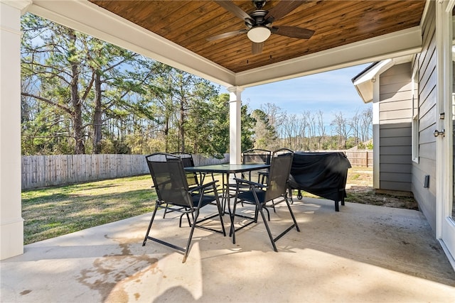 view of patio / terrace with outdoor dining area, a fenced backyard, and ceiling fan