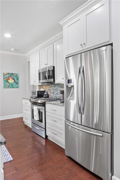 3412 Double Eagle Ln, Opelika, AL 36801 - kitchen with appliances with stainless steel finishes, baseboards, crown molding, decorative backsplash, and white cabinets