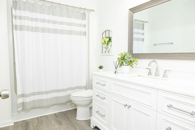 255 Hedgerow Cir, Auburn, AL 36830 - bathroom with vanity, shower / bath combination with curtain, and wood finished floors