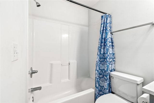 bathroom featuring shower / tub combo with curtain and toilet