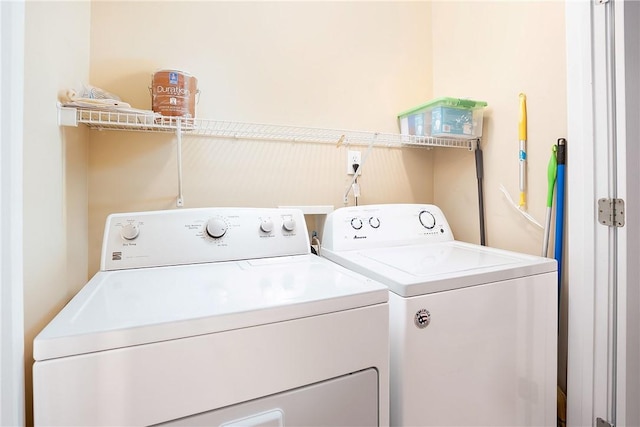 1385 S Donahue Dr Unit 4201, Auburn, AL 36832 - laundry room featuring washer and dryer