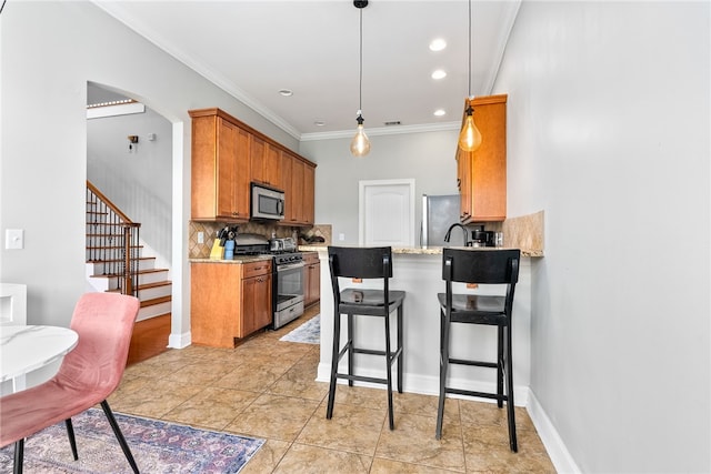 2674 Canal Ct, Auburn, AL 36830 - kitchen featuring a kitchen bar, a peninsula, crown molding, tasteful backsplash, and appliances with stainless steel finishes