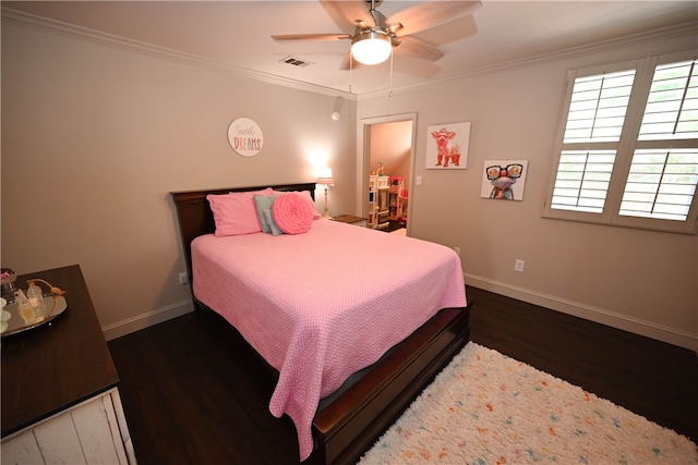 bedroom featuring ceiling fan, dark hardwood / wood-style floors, and crown molding