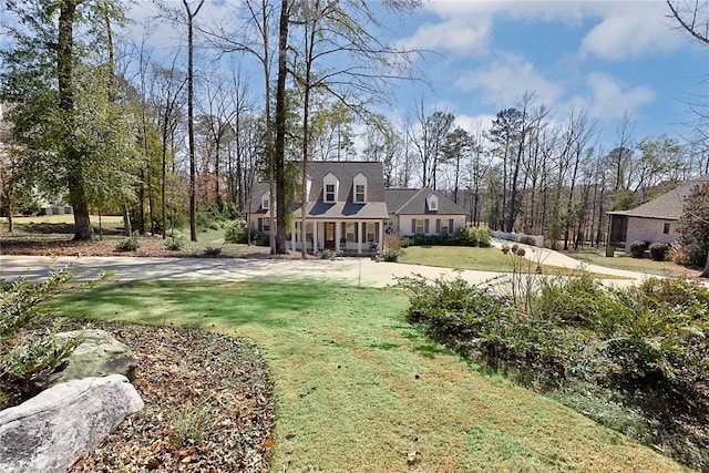 view of front of house featuring a front yard