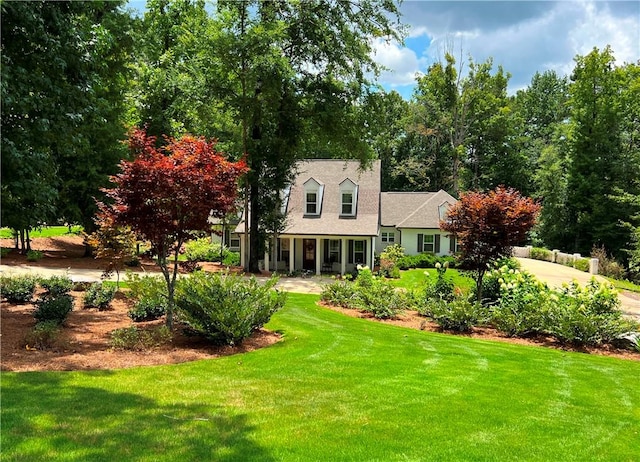 view of front of house featuring a front yard