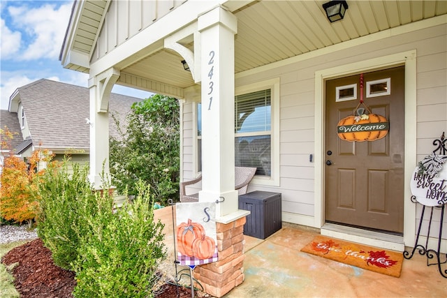 doorway to property with covered porch