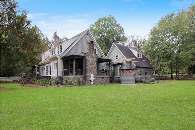 view of front facade with a front yard