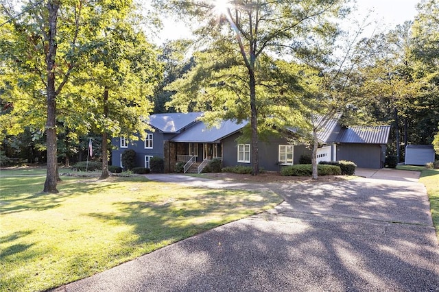 ranch-style home featuring a front yard